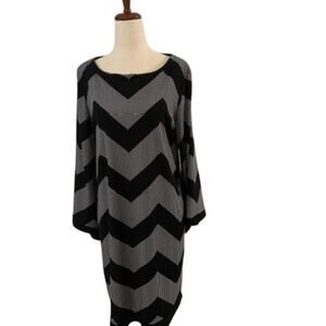 Emma & Michele Black & White Chevron Print Shift Dress Large w. Bell Sleeve